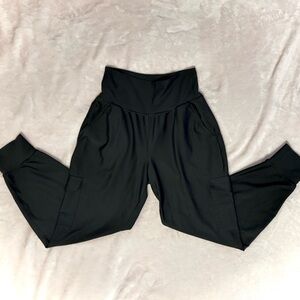 Old Navy Black High Waisted Cargo Joggers – Size 8